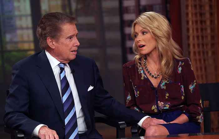 A verdadeira razão pela qual Kelly Ripa diz que trabalhar com Regis Philbin não era uma caminhada