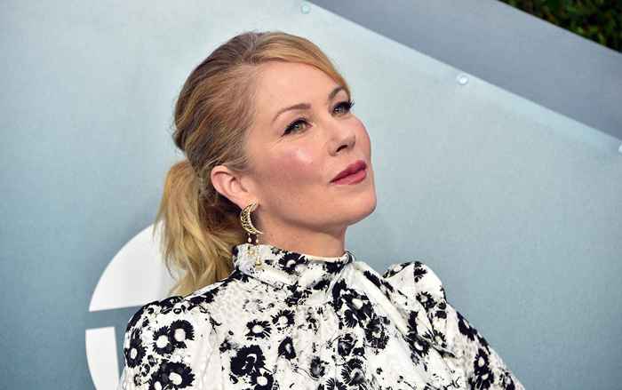 A surpreendente maneira de Christina Applegate está tentando interpretar Kelly Bundy de novo