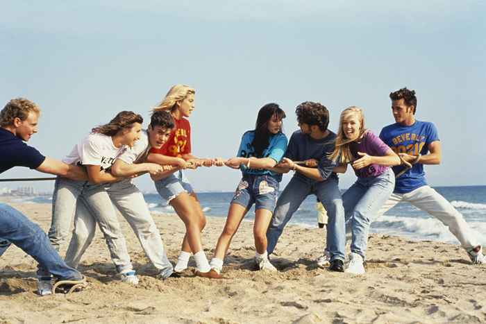 Ces stars de Beverly Hills, 90210 sont entrées dans un combat de poing sur le plateau