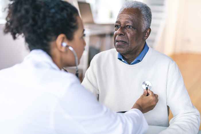 Este é o não. 1 Sintoma de câncer de pulmão que as pessoas ignoram, dizem os médicos