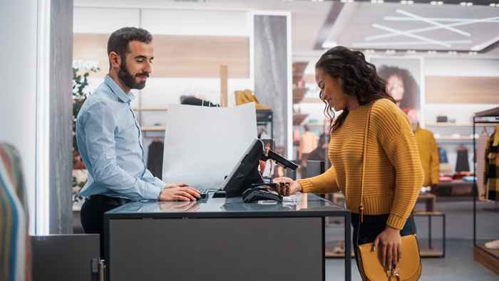 Esta popular cadena de ropa está bajo fuego por presuntamente compradores engañosos