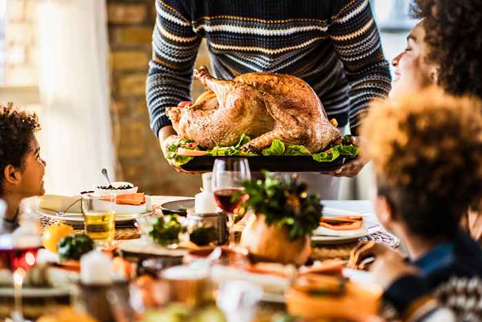 Die Türkei ist das Nein. 1 Ursache für Thanksgiving-Lebensmittelvergiftungen, die hier gesund bleiben, sagt CDC