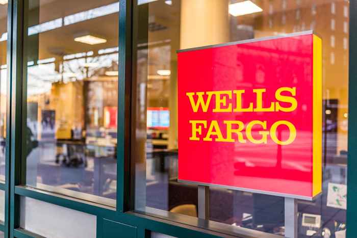 Wells Fargo og Bank of America stenger over et dusin filialer