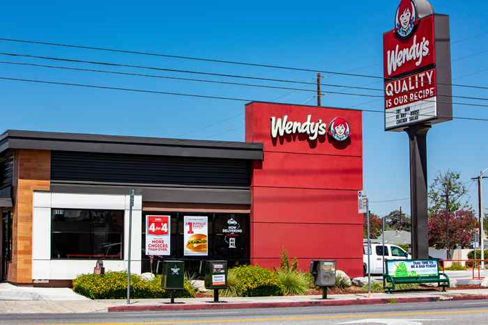 Wendy's está eliminando esto de sándwiches en medio de. Brote de coli, dice CDC