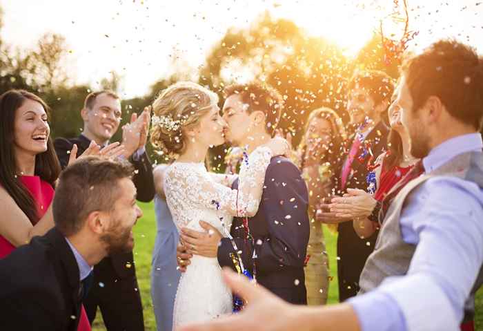 17 Dinge, die Sie bei einer Hochzeit niemals tragen sollten