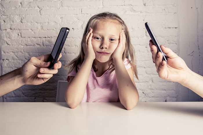 Voici pourquoi votre téléphone fait de vous un terrible parent