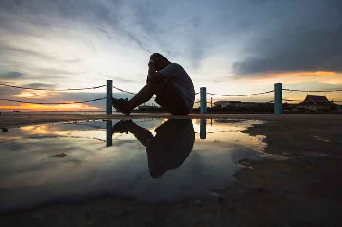 Le PDG suicida la montée du trouble de stress financier post-traumatique