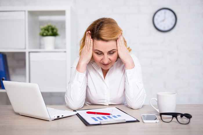 Warum Arbeit Stress Frauen so viel Gewicht zunehmen lässt