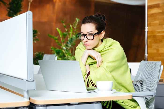 20 façons de rester au chaud contre la climatisation du bureau d'été