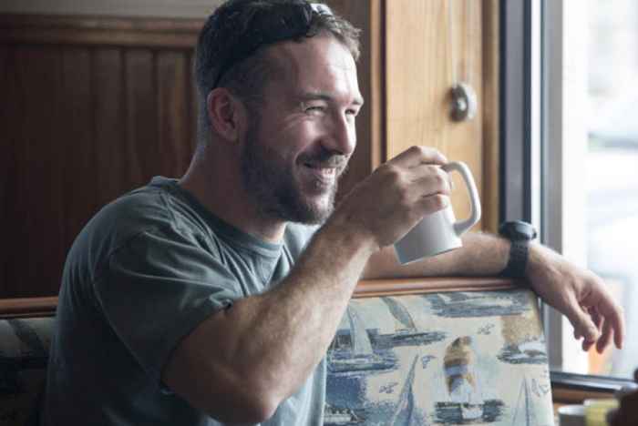 Cómo se trituraron los seis estrellas Barry Sloane