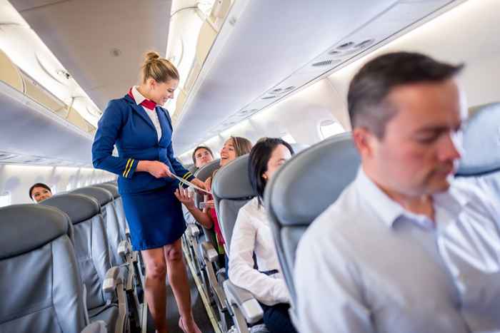 20 cose da non chiedere mai gli assistenti di volo