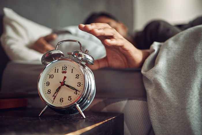 5 signes subtils que vous ne dormez pas suffisamment, disent les médecins