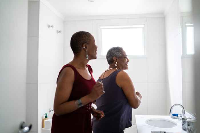 6 choses que vous ne devriez jamais avoir dans votre salle de bain lorsque les invités viennent