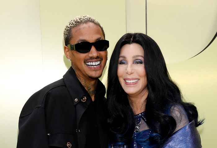 Cher et son petit ami de 37 ans sont brisés et n'ont jamais été vraiment engagés, dit Source