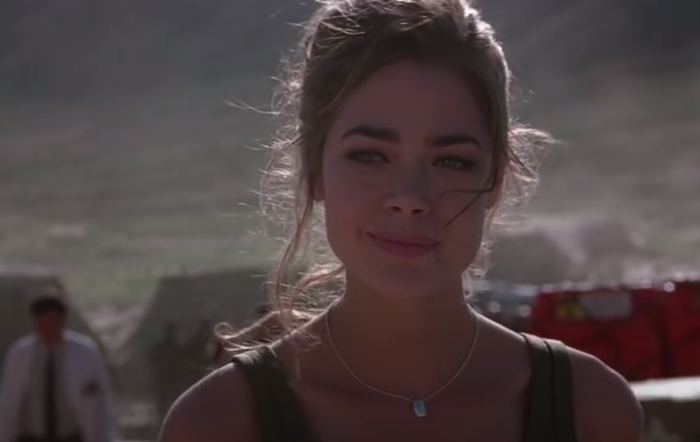 Denise Richards forsvarer sin panorerte Bond -jente, det knuste hjertet mitt