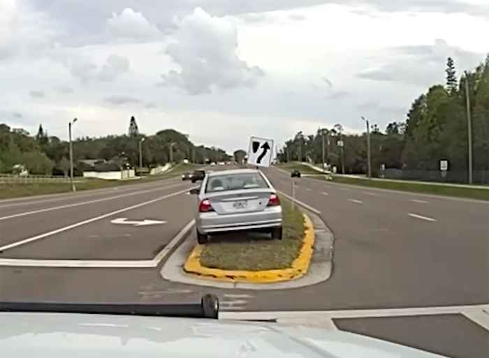 El conductor sobredosis causa el caos después de rodar por el tráfico de la hora pico