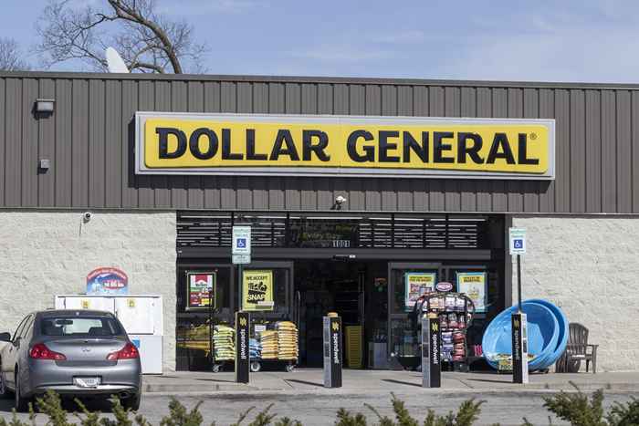 Mieszkańcy walczą w Dollar General-Dhali Dollar Store Rosną