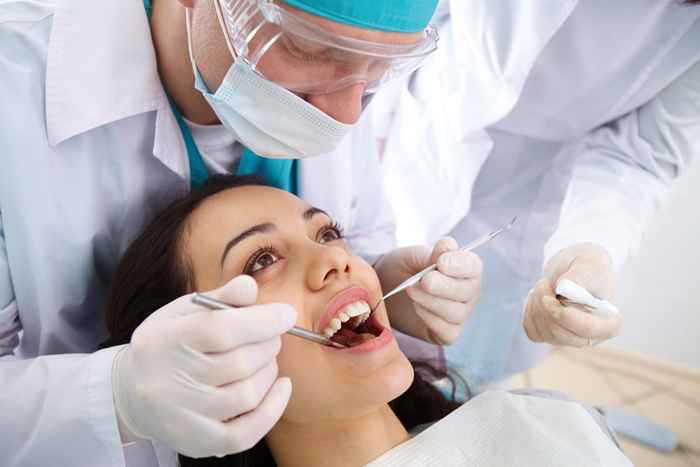 Cosa succede ai tuoi denti se non visiti il ​​dentista ogni sei mesi