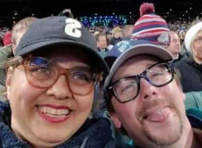 La mujer invita a Stranger a Ballgame, solo que se encuentra muerto semanas después