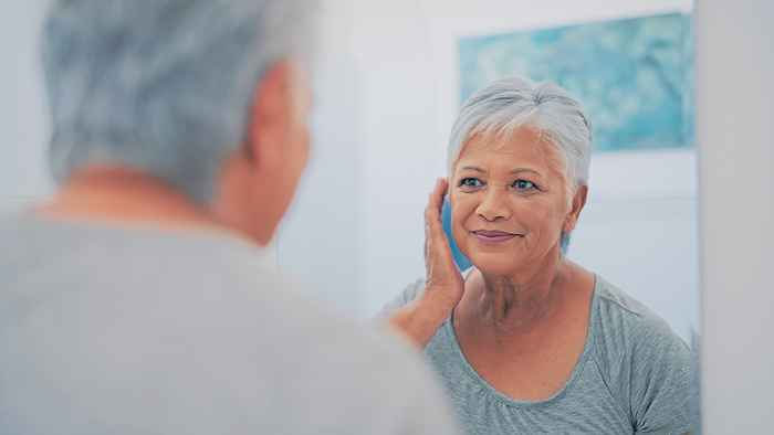 Faire cela dans la salle de bain pourrait être un signe précoce de démence, avertit le docteur