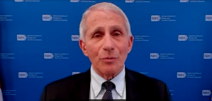 Dr. Fauci avverte le persone vaccinate che è assolutamente fondamentale per farlo ora