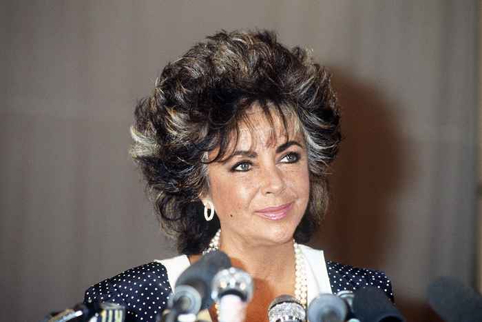 Elizabeth Taylor a secrètement visité le lit de mort de cette co-star, dit le médecin