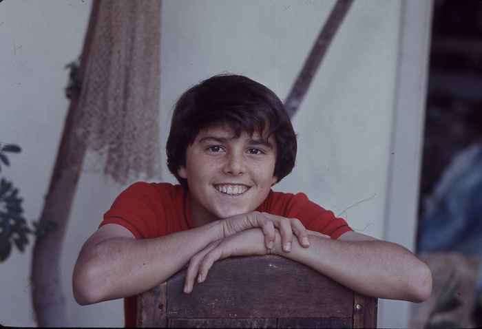 Ele interpretou Peter no Brady Bunch. Veja Christopher Knight agora aos 64.