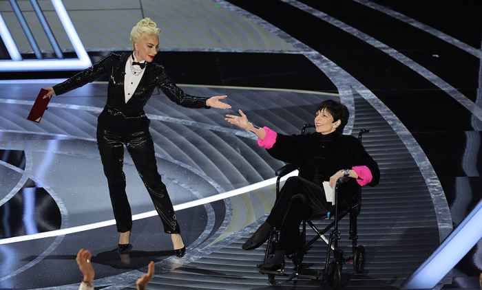 Cómo Liza Minnelli fue saboteada en los Oscar, afirma un amigo