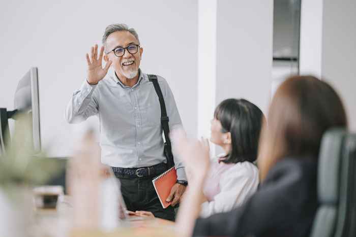 Se você fizer isso ao conhecer pessoas, isso pode sinalizar demência, estudar alerta