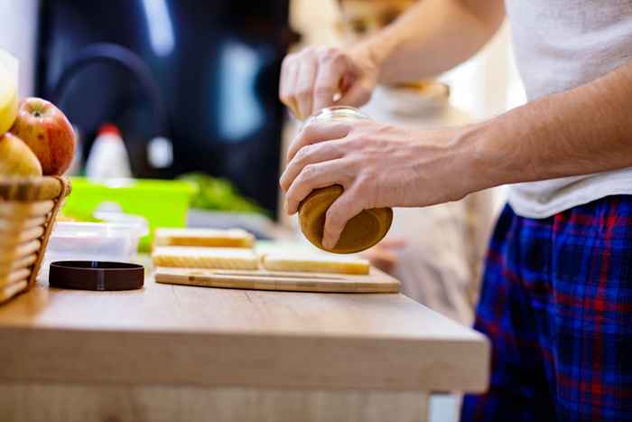 Wenn Sie eine dieser beliebten Erdnussbutter haben, werfen Sie sie jetzt raus, warnt die FDA