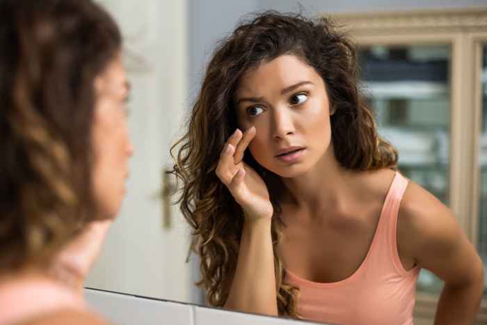 Si tus ojos siempre están secos, deja de hacerlo en el baño ahora