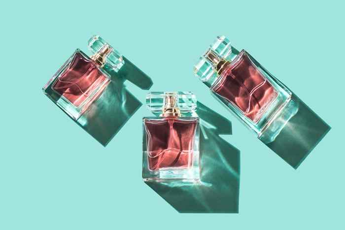 Se hai più di 65 anni, non indossare questo profumo, avvertono gli esperti