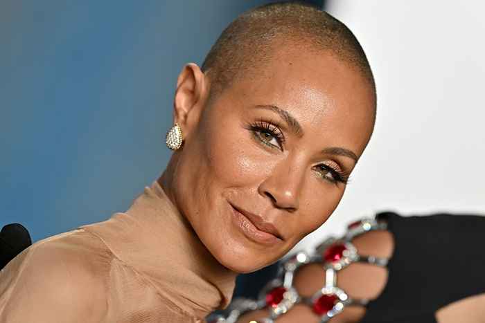 Jada Pinkett Smith sagt, dies sei ihr erstes Zeichen von Alopezie gewesen