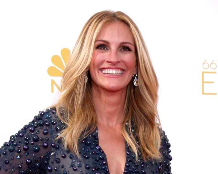 Julia Roberts schwört auf dieses eine Produkt für strahlende Haut bei 54