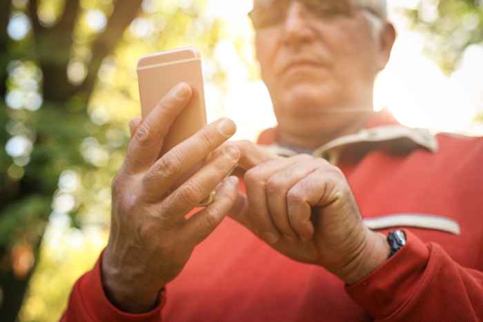 Å holde dette på telefonen din vondt i hjernen din, advarer ekspert