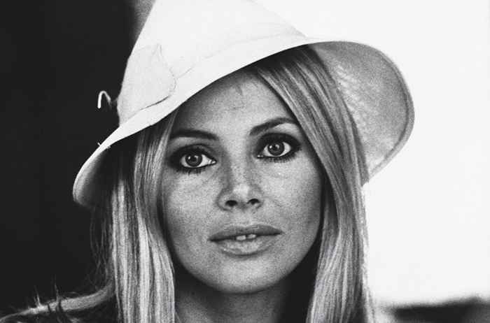 Voir icône des années 70 et Bond Girl Britt Eklund maintenant à 79