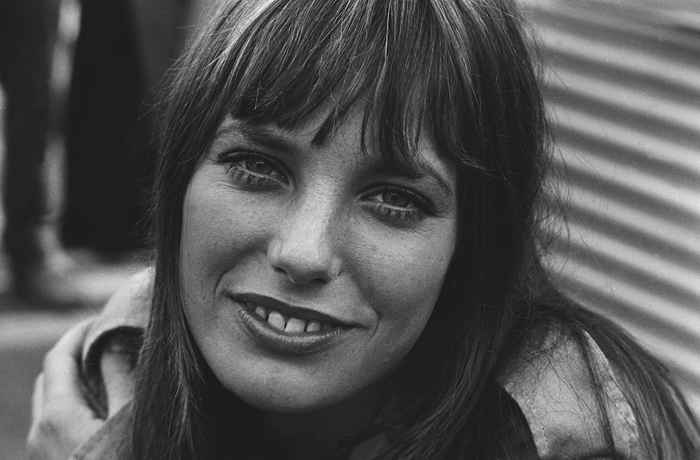 Voir l'icône des années 70 Jane Birkin maintenant à 75