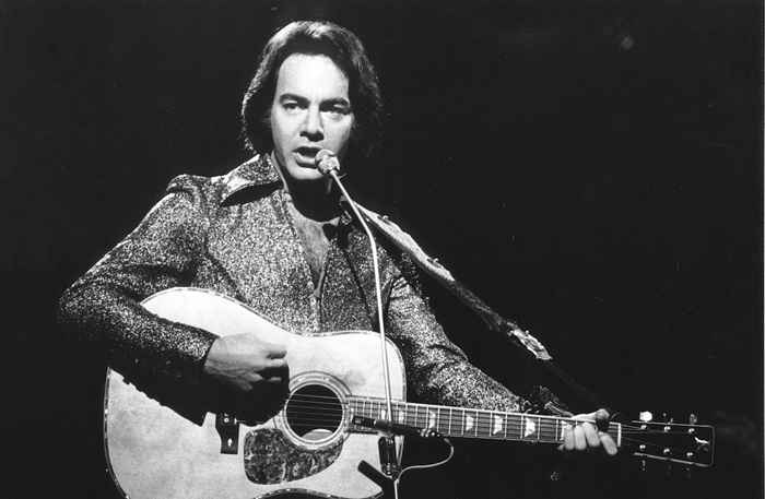 Vedi Neil Diamond di 81 anni ora in un raro aspetto post-pensionamento