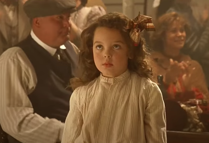 Voir Cora de Titanic maintenant à 33