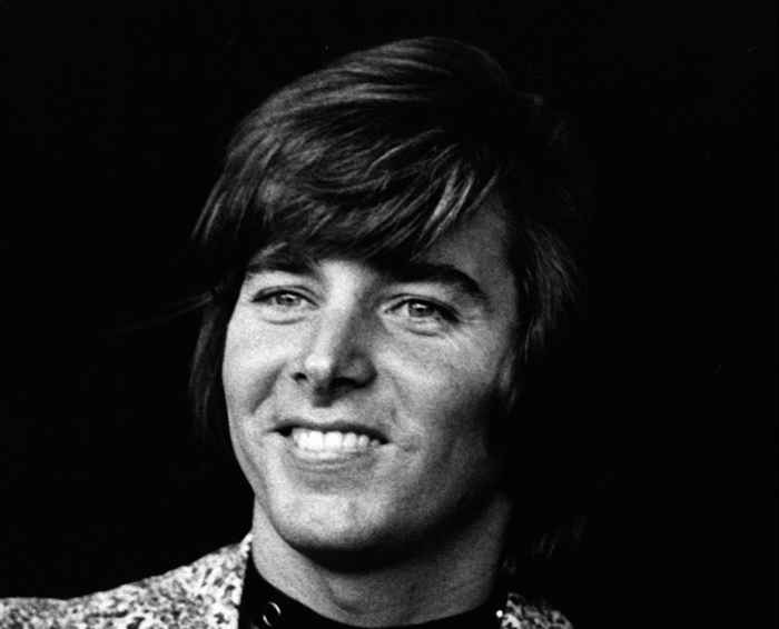 Ver ex adolescente Idol Bobby Sherman ahora a los 78 años