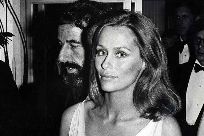 Se Lauren Hutton, som fremdeles modellerer på 78