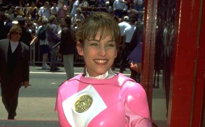 Ver Pink Power Ranger Amy Jo Johnson ahora a las 51