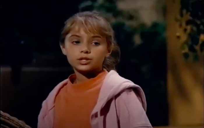 Ha giocato ad al passo passo. Vedi Christine Lakin ora a 43 anni.