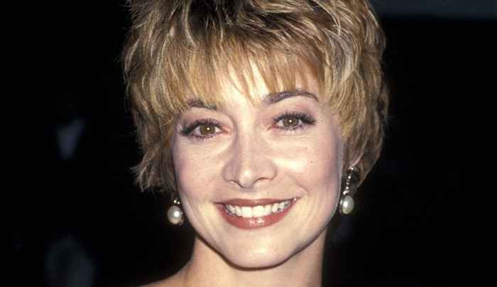 Hun spilte Sylvia på NYPD Blue. Se Sharon Lawrence nå på 60.