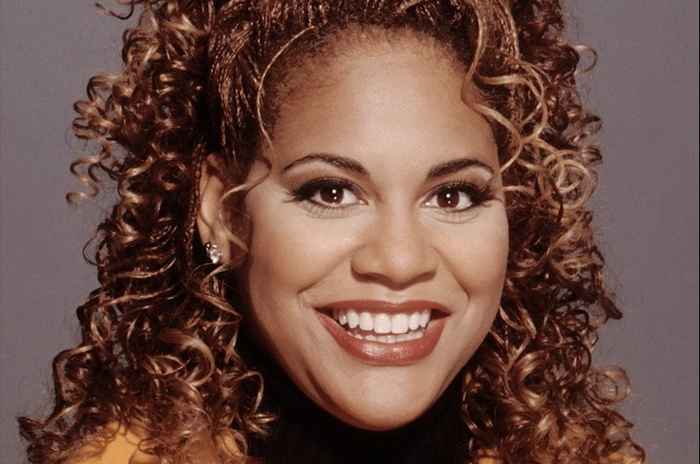 Ela jogou Synclaire em Living Single. Veja Kim Coles agora aos 60.