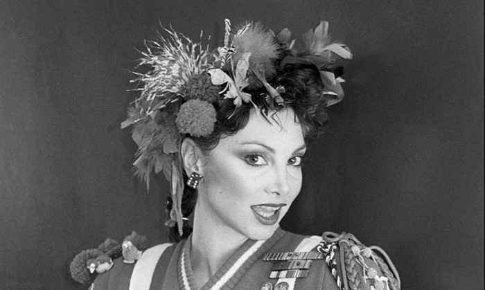 Sie hat Mickey vor 41 Jahren gesungen. Siehe Toni Basil jetzt bei 78.