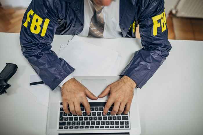 El FBI dice que todos los estadounidenses deben tomar estas precauciones en una nueva advertencia urgente