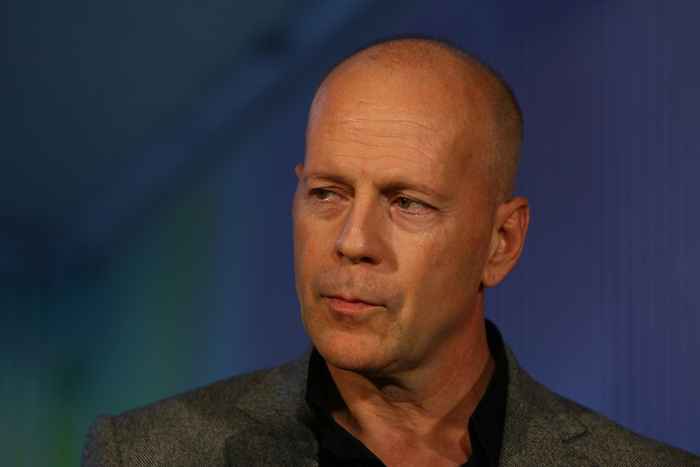 Esta fue la primera señal de afasia de Bruce Willis, dicen los compañeros de trabajo