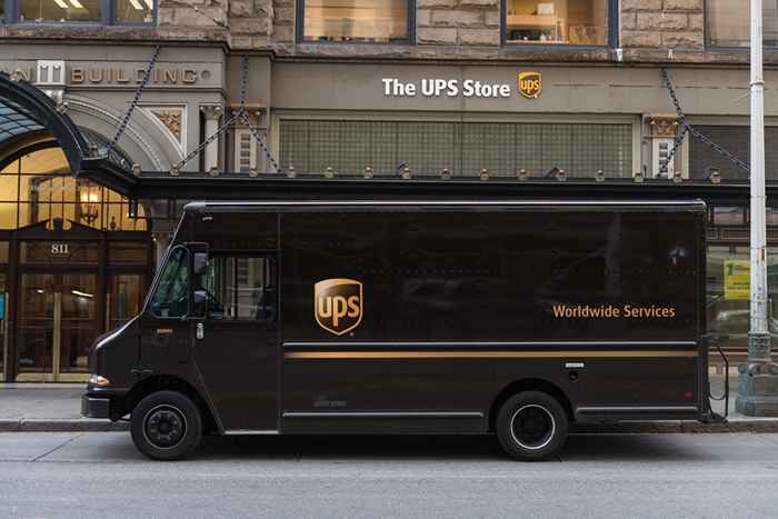 UPS og FedEx sender denne nye advarselen til kundene