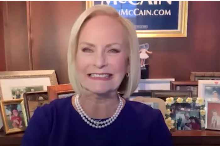 Cindy McCain sagt